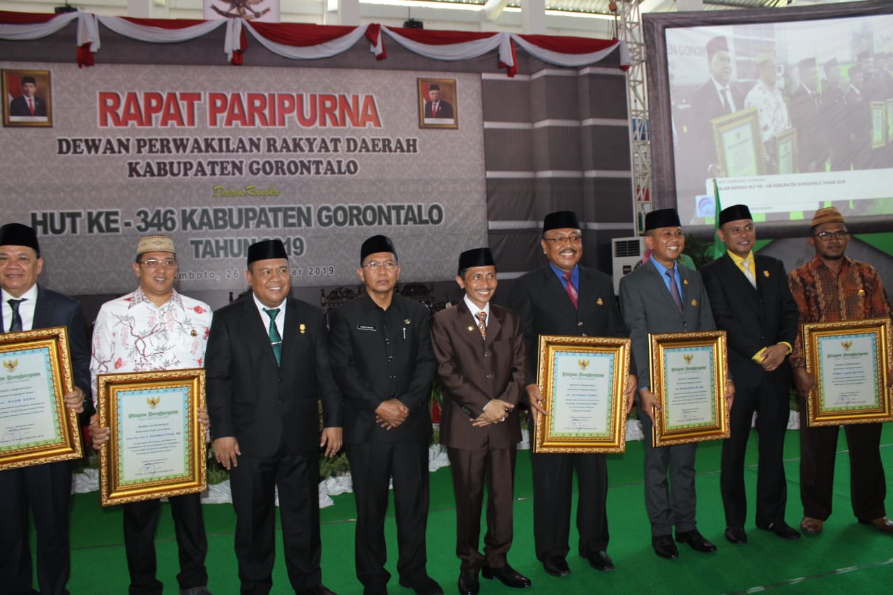 Kajari Kabupaten Gorontalo Terima Penghargaan Gemilang Award.