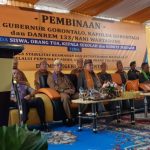 Gubernur berikan pembinaan kepada siswa.