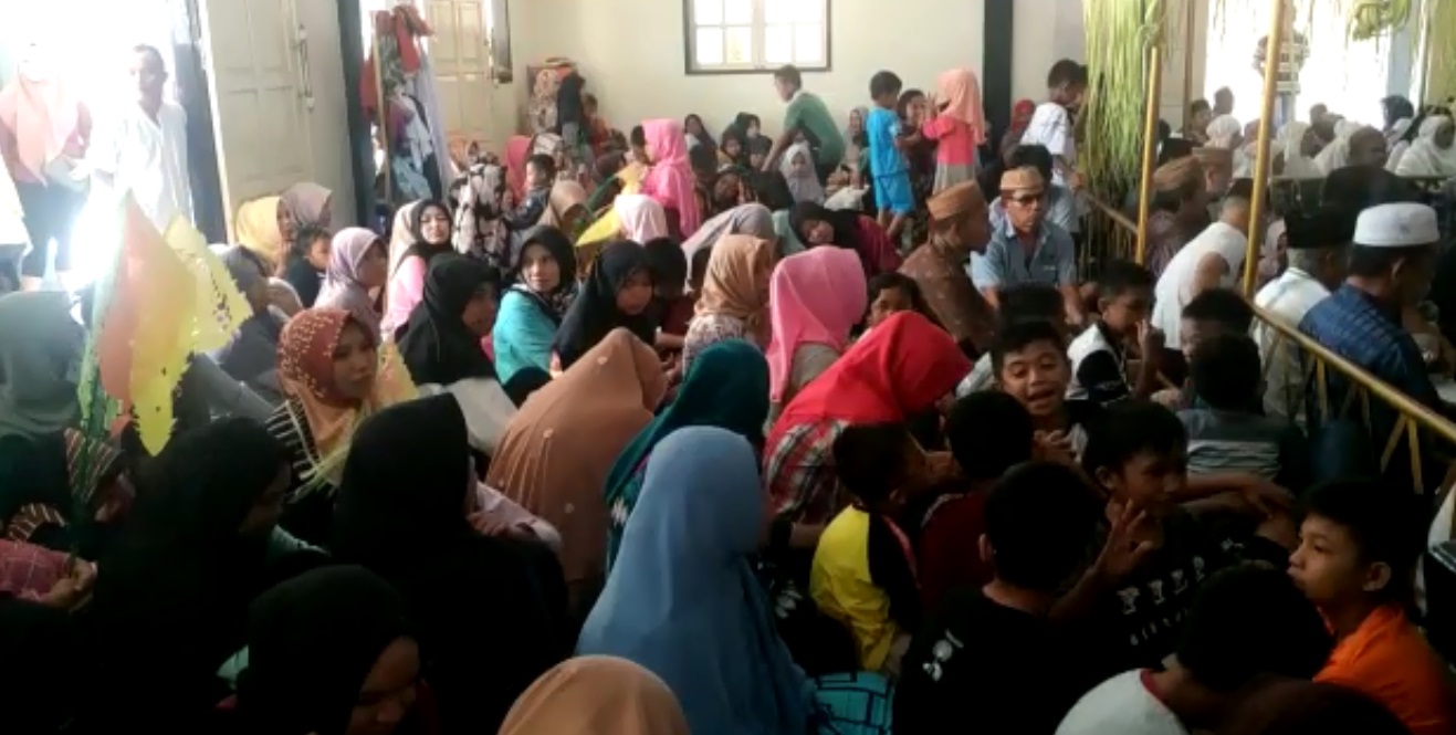 Perayaan mailid nabi di Masjid Turobinnuri, Kecamatan Sipatana Kota Gorpntalo.