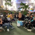 Jemaah Umroh terlantar di bandara.