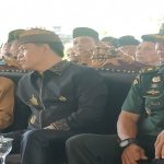 Nelson berkunjung ke pura.