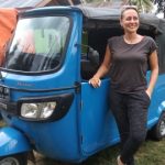 Simone Korn mengelilingi sulawesi menggunakan bemo.