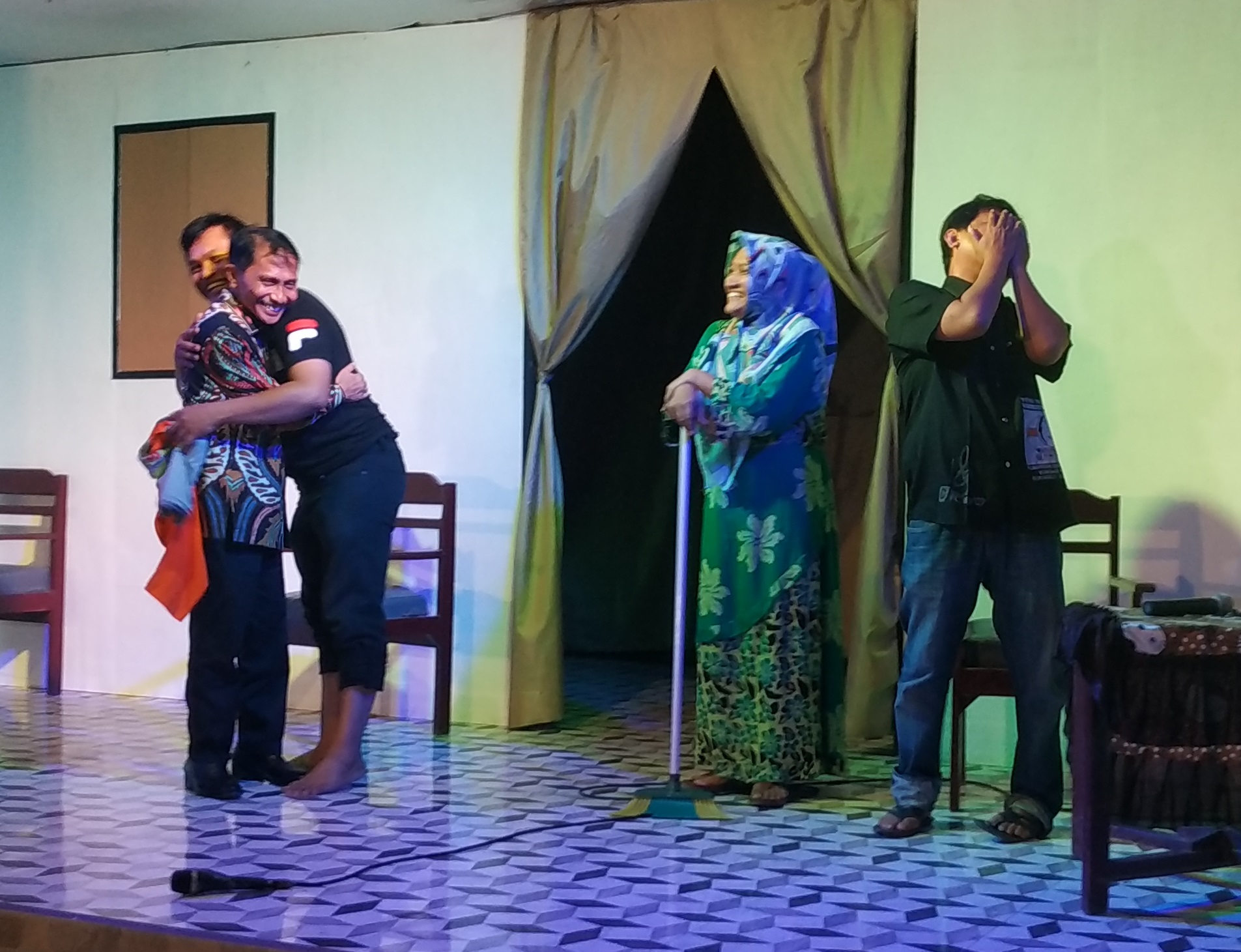 Pembukaan Pelatihan Dasar Teater oleh Bupati Nelson Pomalingo.