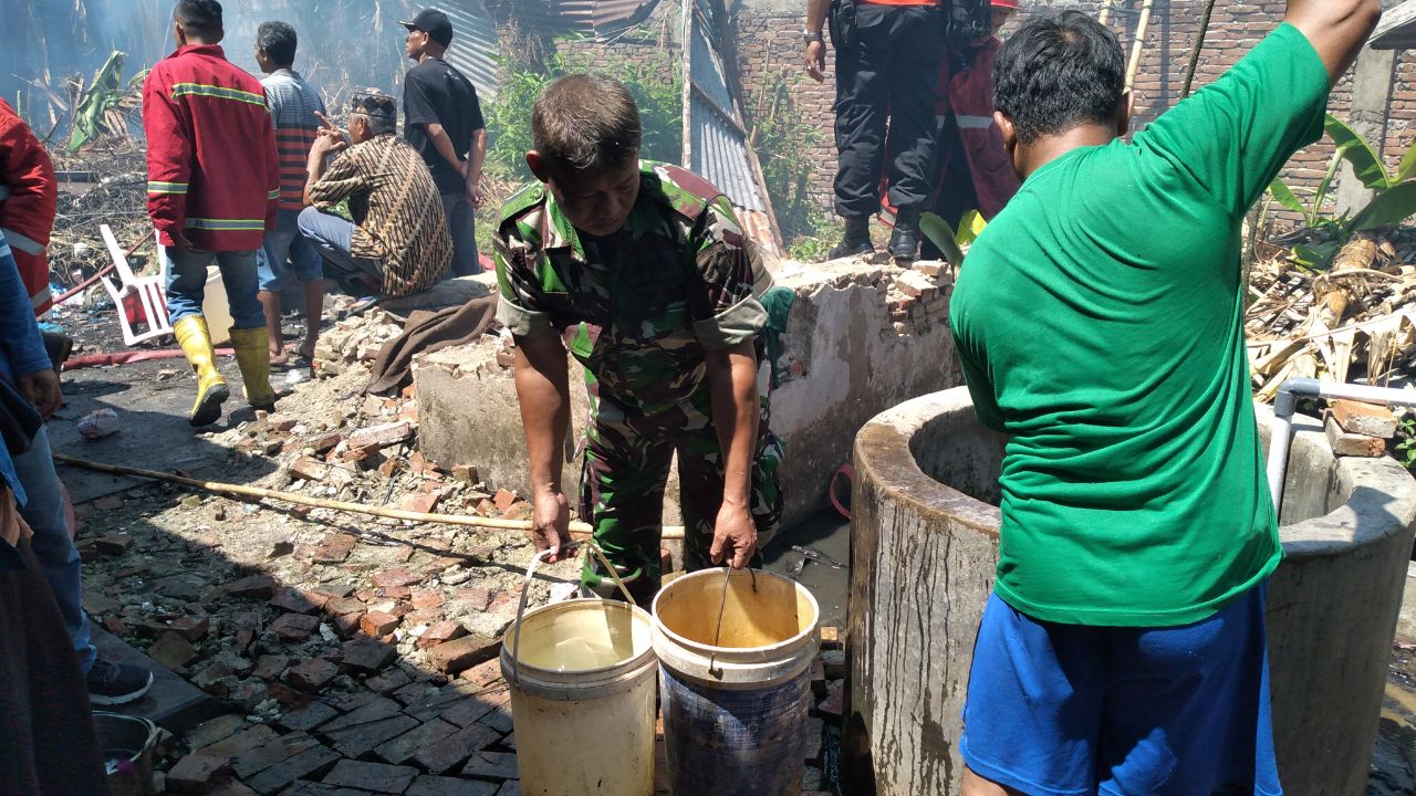Kebakaran lahan di Kelurahan Limba B