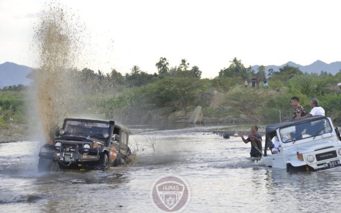 Gubernur Gorontalo Bersama Dankodikla TNI AD Taklukan Jalur Offroad di Kecamatan Tapa