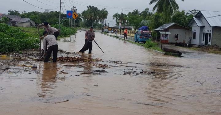 Banjir di Kecamatan Kwandang, Kabupaten Gorontalo Utara.