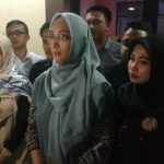 Dosen paksa istri berhubungan intim dengan orang lain.