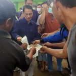 Turun Ke Pasar Nelson Pomalingo Bagi-bagi Masker Pada Masyarakat