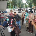 Siaga Covid - 19, Fory Naway Turun langsung bagikan masker di seputaran Tower Pakaya