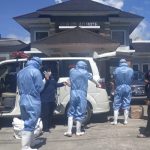 Seorang wna tewas gantung diri, petugas evakuasi jenazah pakai APD