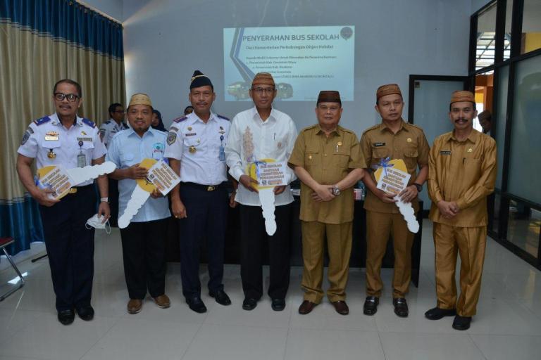 Bantuan bus untuk Gorontalo