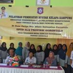 Pelatihan pengelolaan minyak kelapa kampong.