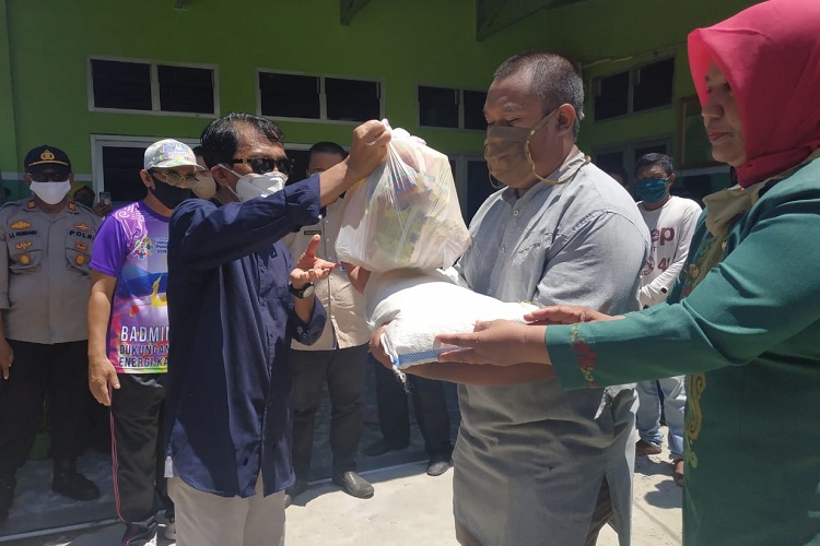 Bupati Kabupaten Gorontalo, Salurkan Langsung Bantuan JPS Untuk Warga Limboto