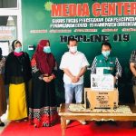 Nelson Serahkan Masker Dan Sarung Tangan Kepada IDI Kabgor