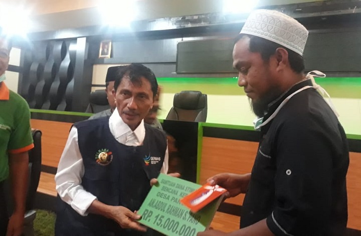 Nelson Salurkan Bantuan Untuk 12 KK Korban Kebakaran