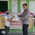 Polda Gorontalo berbagi sembako-covid 19-dulohupa.id-