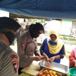 Buka Dapur Umum, Polda-Pemprov Gorobtalo Bagikan 300 Dos Makanan Kepada Warga Kayubulan