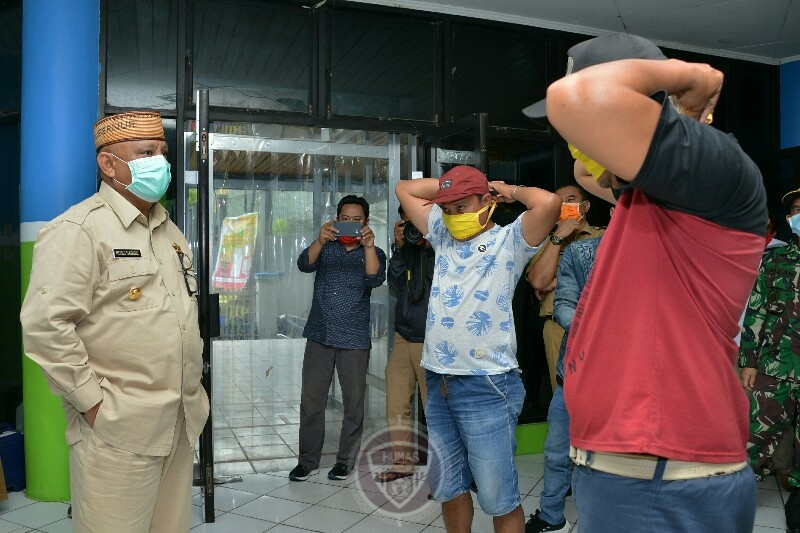 Buruh di Pelabuhan Gorontalo Dapat Bantuan Bahan Pangan dari Gubernur