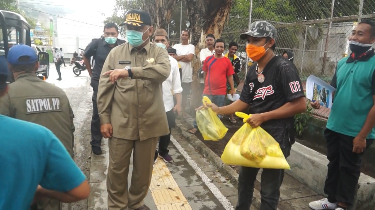 Pembagian Sembako Tidak Terkendali, Pemprov Gorontalo Sampaikan Permintaan Maaf