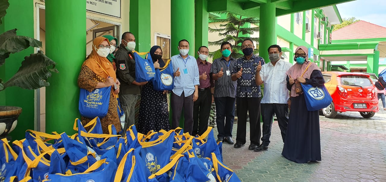 Rachmat Gobel Salurkan Bantuan Paket Lebaran Ke Tenaga Medis RS MM Dunda Limboto