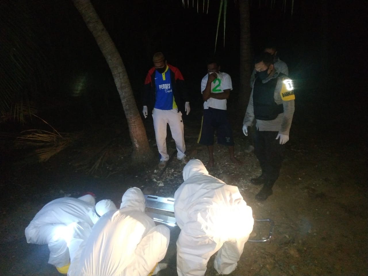 heboh penemuan lansia pingsan di tambak udang