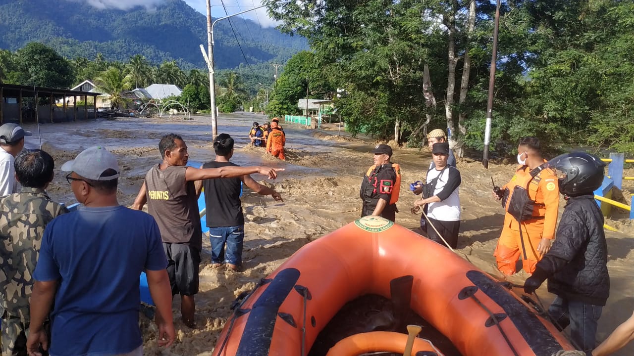 Sungai Meluap, Jembatan Molintogupa Ambruk