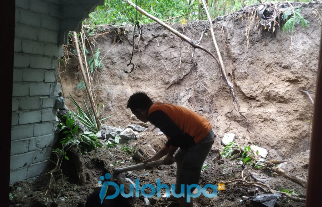 Longsor Di Siendeng, Satu Bayi Tertimbun dalam Kamar