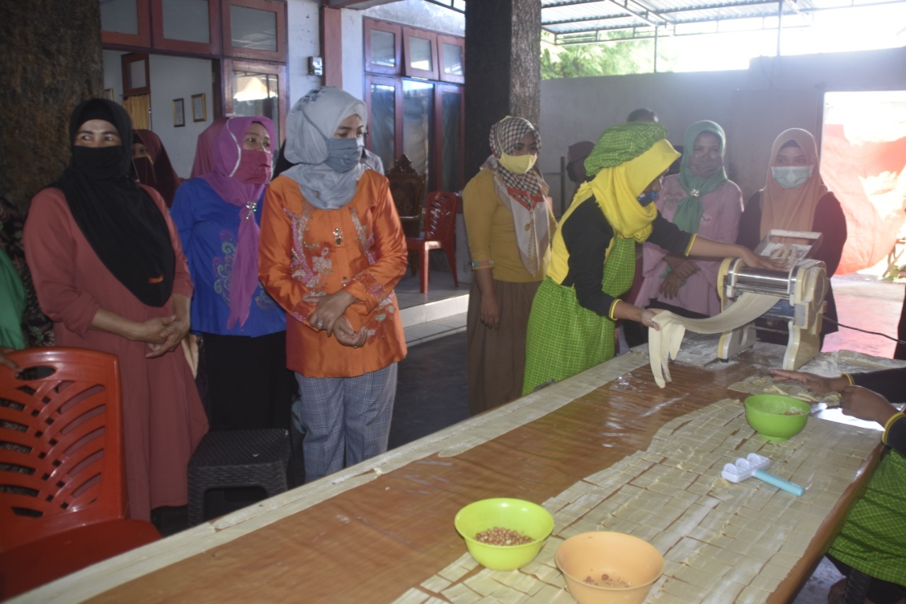 Fory Naway Kunjungi Sejumlah IKM di Kabupaten Gorontalo