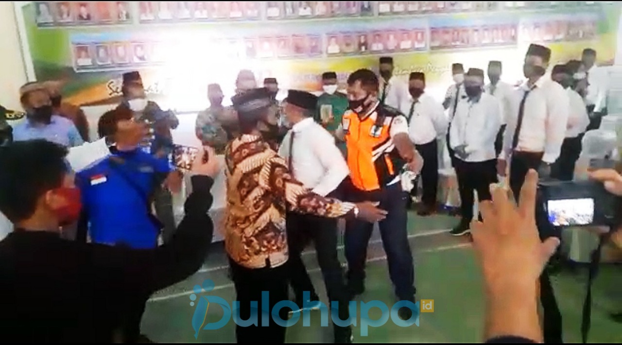 Menolak Dilantik Sekda, Calon BPD di Kabupaten Gorontalo Mengamuk