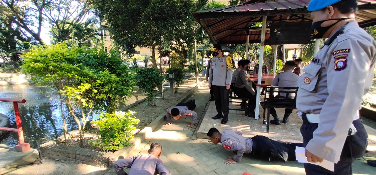 Tak Pakai Masker, Sejumlah Personil Polda Gorontalo Diberi Sanksi Push Up
