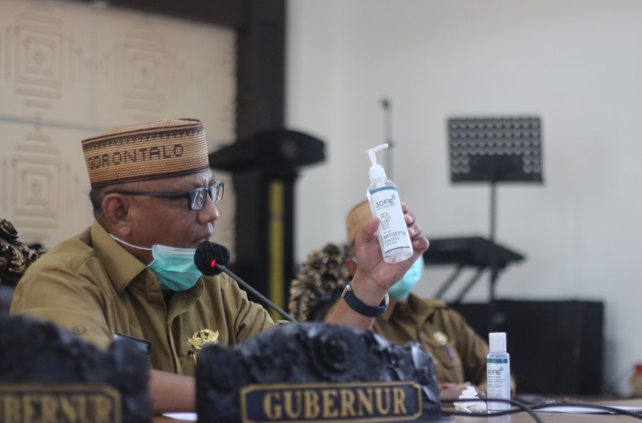 Pemprov Gorontalo Mengirimi Menkopolhukam Hand Sanitizer Lokal Gorontalo