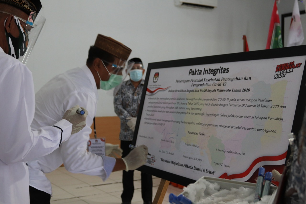 KPU Pohuwato dan Empat Paslon Menandatangani Pakta Integritas untuk Pencegahan COVID-19