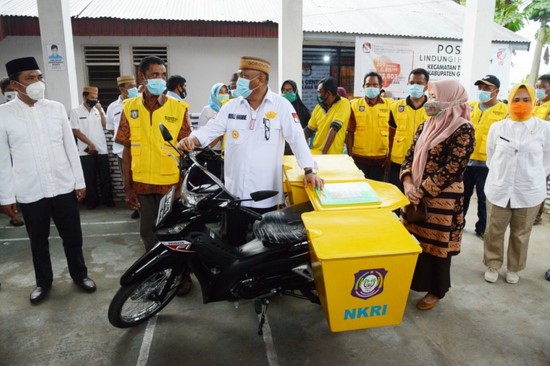 Gubernur Gorontalo Gelontorkan Ratusan Juta untuk Para Pedagang Ikan Keliling
