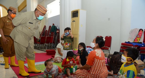 Empat Hari Pasca Banjir, Masih ada Ratusan Warga yang Mengungsi