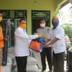 Wagub-serahkan-bantuan-kepada-korban-banjir-Boliyohuto-Dulohupa.id-
