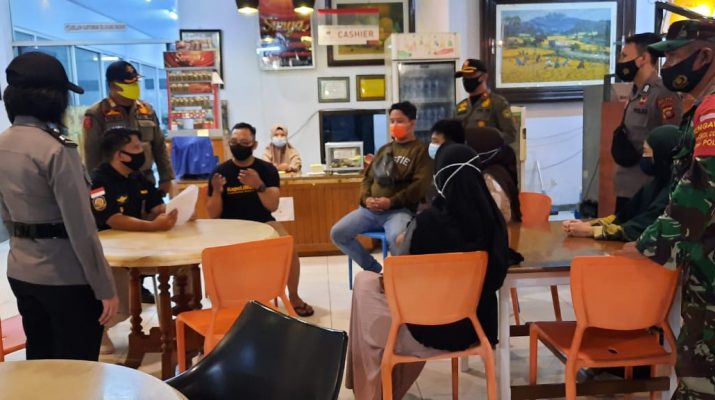 Tim Gabungan TNI, Polri, dan Pemkot Gorontalo Rutin Merazia Tempat Keramaian