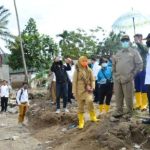 Gubernur-Gorontalo-Tinjau-lokasi-banjir-dulohupa.id-