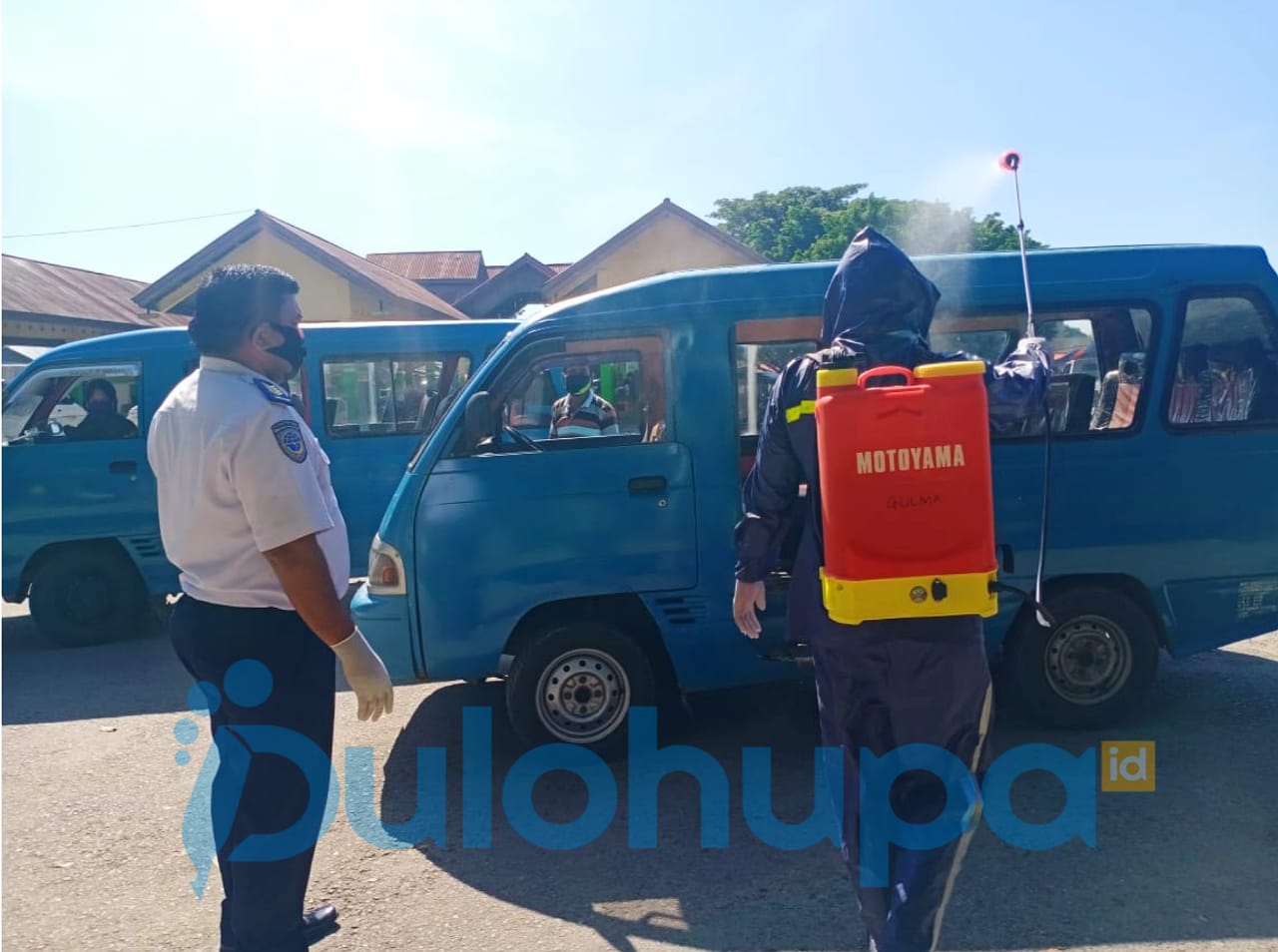 Dinas Perhubungan Mendisinfeksi Puluhan Mobil Angkutan Umum