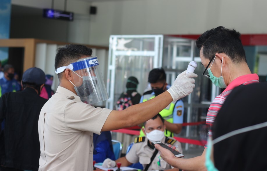 Pemeriksaan di Bandara Gorontalo/FOTO:Wawan Akuba