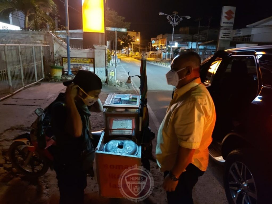 Ketika Gubernur Gorontalo Menyapa Tukang Somai