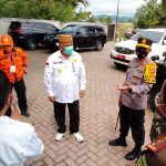 Gubernur Gorontalo, Rusli Habibie saat meninjau cold room penyimpanan vaksin COVID-19/FOTO: Afrianto