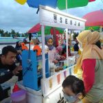 Seorang Pedangan di Pohon Cinta/FOTO: Zulkifli Mangkau