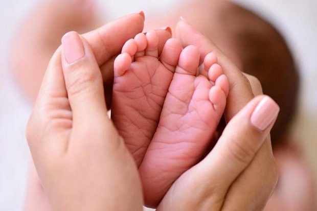 Belasan Warga Siap Adopsi Bayi yang Dibuang dalam Dus