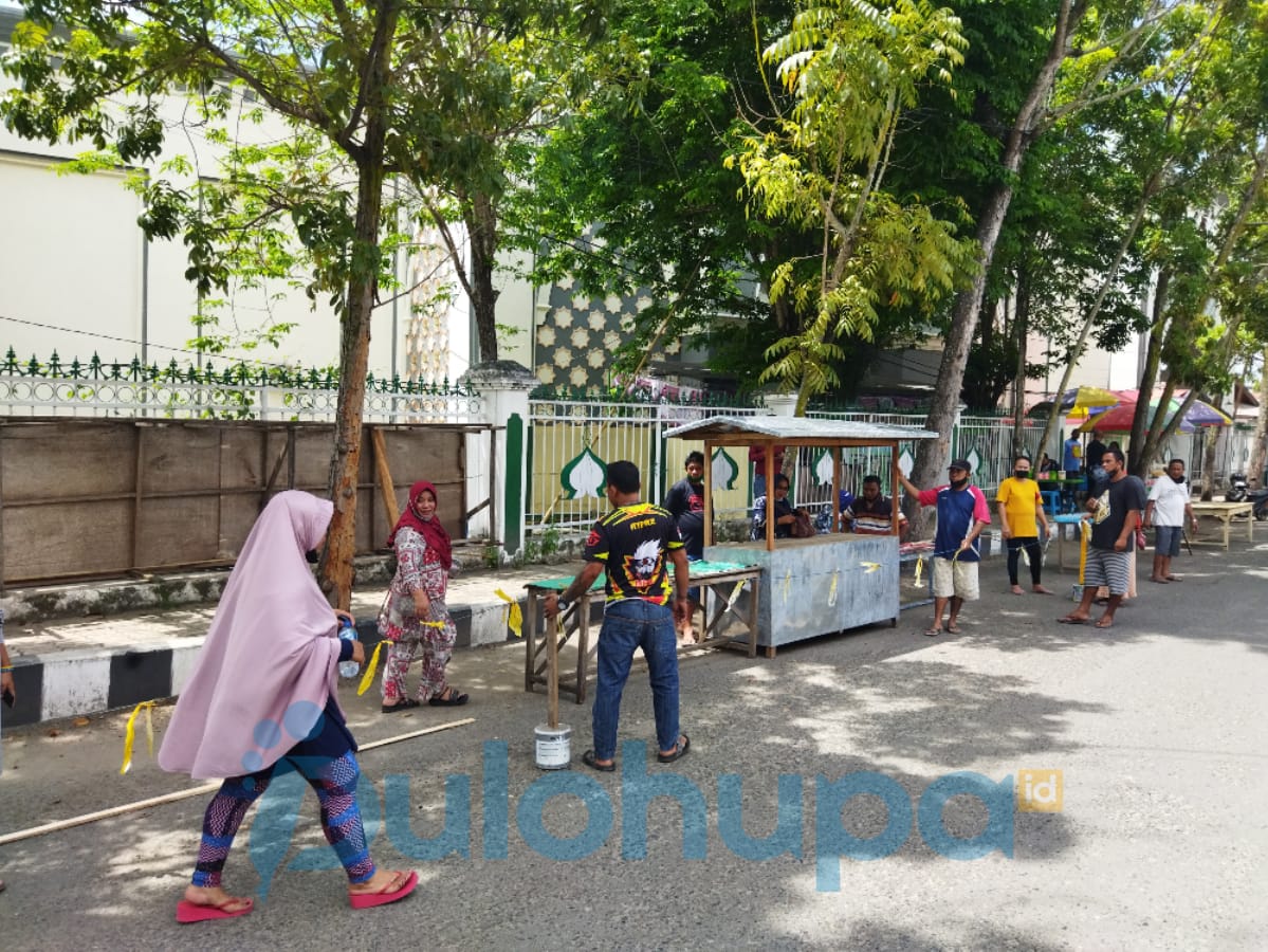 Tempat Penjualan Takjil di Kawasan Tower Limboto Mulai Ditata