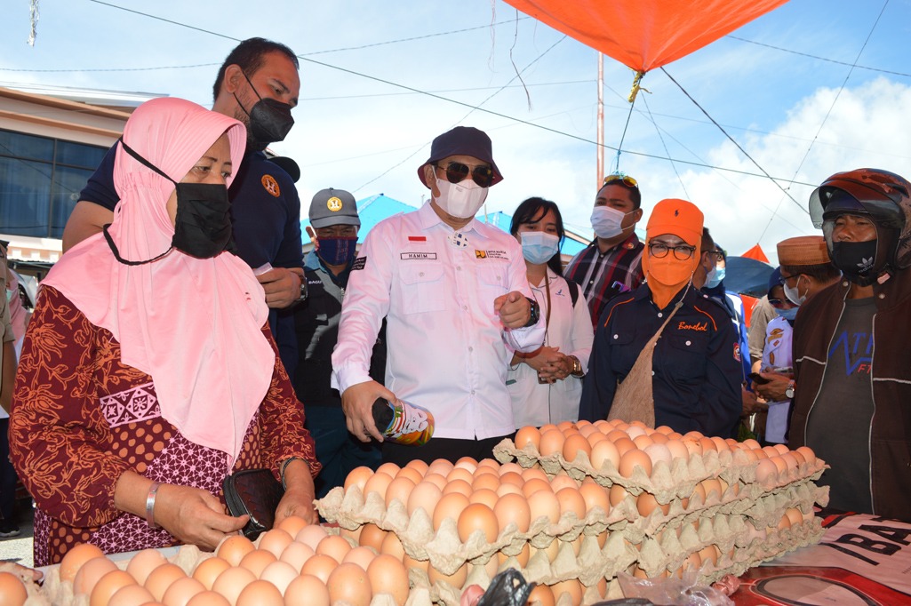 Monitoring Harga dan Ketersediaan Pangan di Pasar, Hamim Pou Temukan Ini