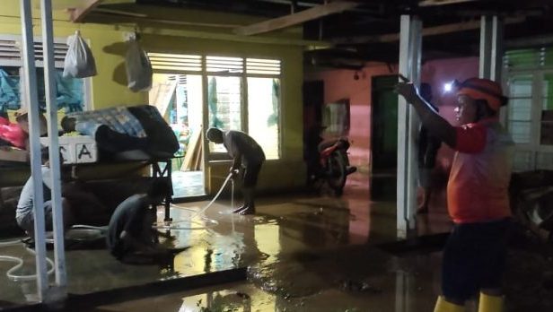 Hujan Deras, Puluhan Rumah di Tibawa Kabupaten Gorontalo Terendam Banjir