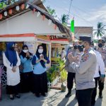 Kapolda Gorontalo, Irjen Pol Akhmad Wiyagus, bersama Danrem 133/Nani Wartabone meninjau pelaksanaan penerapan pemberlakuan pembatasan kegiatan masyarakat (PPKM) Skala Mikro yang berada di kecamatan Dungingi, Kota Gorontalo.