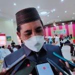 Iswanta, Pj Sekda Pohuwato yang baru saja menyerahkan jabatannya kepada Zukri Suratinojo/Hendrik Gani