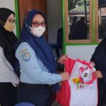 Penyerahan bantuan kepada masyarakat