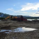 Tampak truk sedang memuat bahan galian C di Sungai Bone di Desa Dutohe Barat/Yusuf Konoli